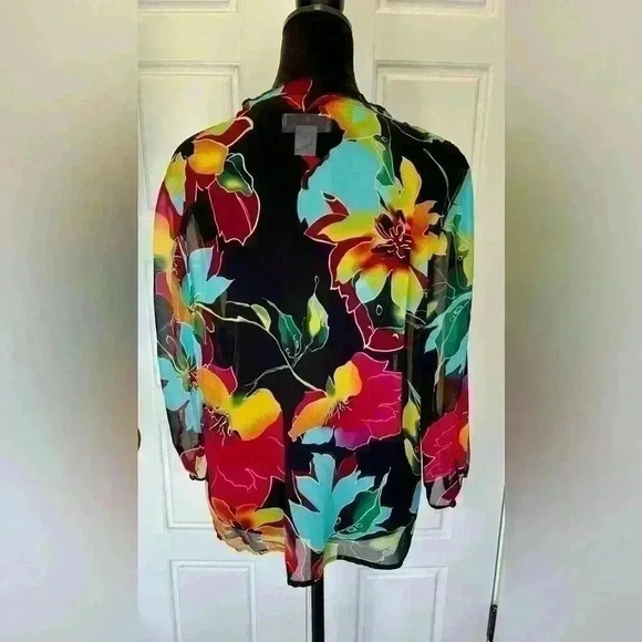 Soft surrounding floral 100% silk button blouse size large Classy, sexy feminine - Picture 3 of 7